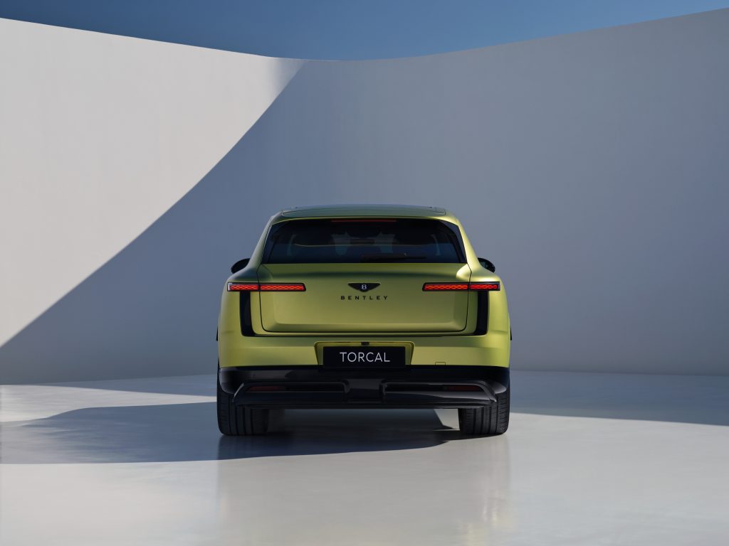 Светлосниот потпис на Bentley Torcal S.